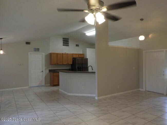 Photo - 394 Mott St SW House