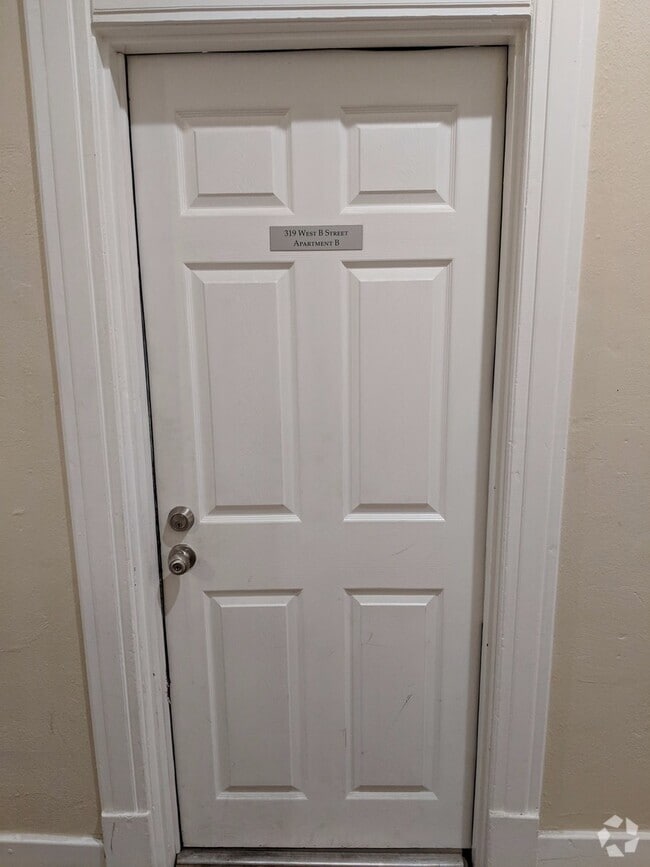 Building Photo - One Bedroom Loft Apartment Available in Hi...