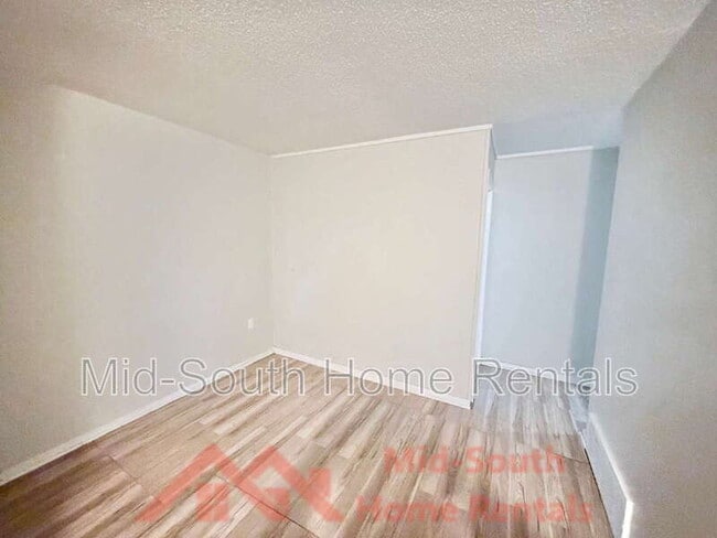 Photo - 642 Safari Dr