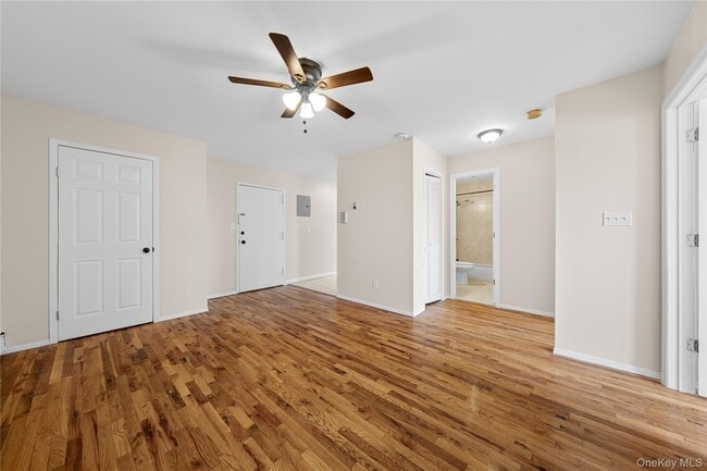 Photo - 410 Jericho Tpke Unit 3A