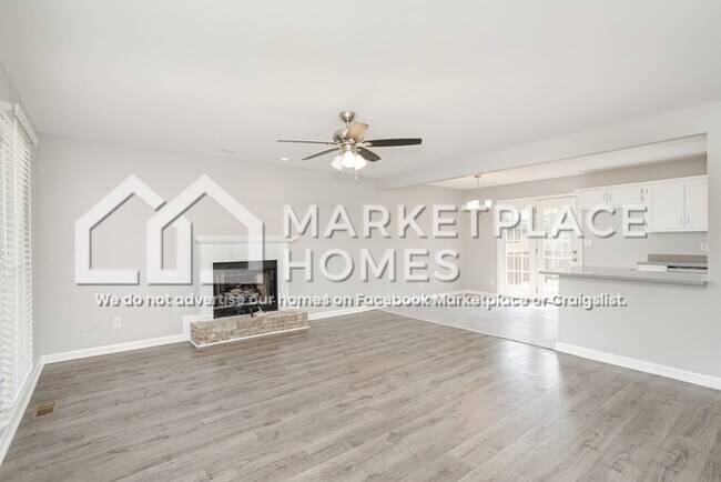 Photo - 416 Sandburg Dr