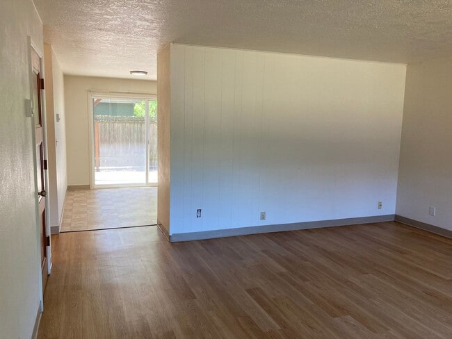 1671 Ferry St Unit 09