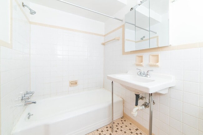 Photo - Broadway Manor Apartments