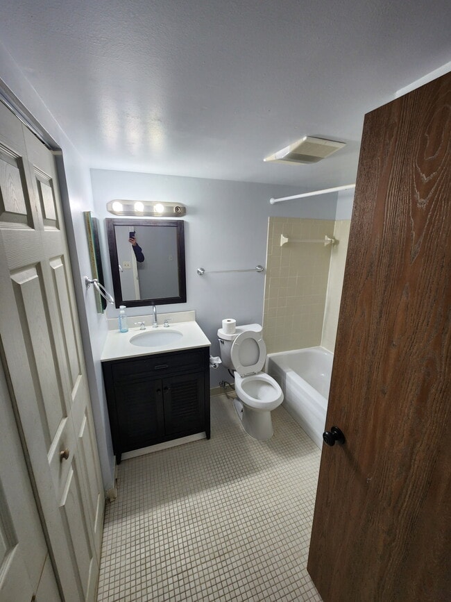 Photo - 1472 W Chateau Vert