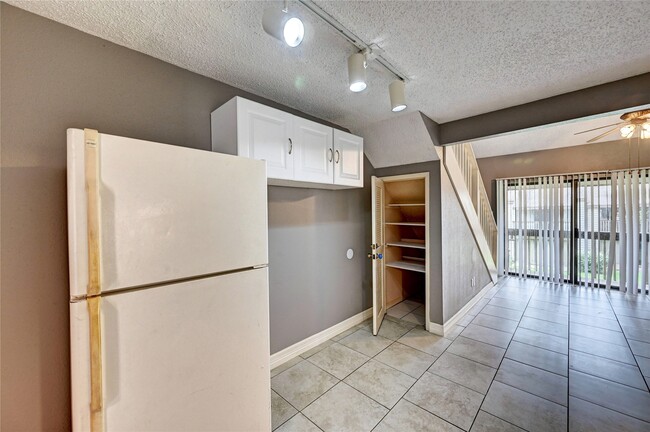 Photo - 12900 Walden Rd Unidad 6