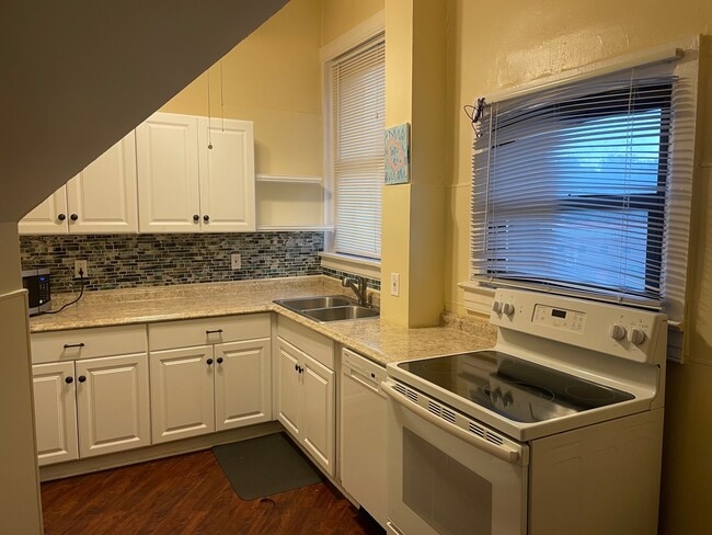 Photo - 406 Station Street Unit # 2