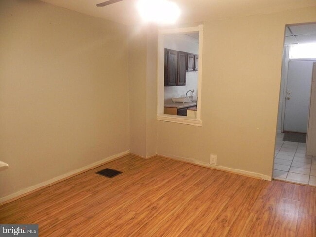 Photo - 319 W 28th St