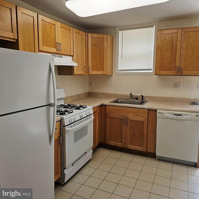 Photo - 1816 Montrose St