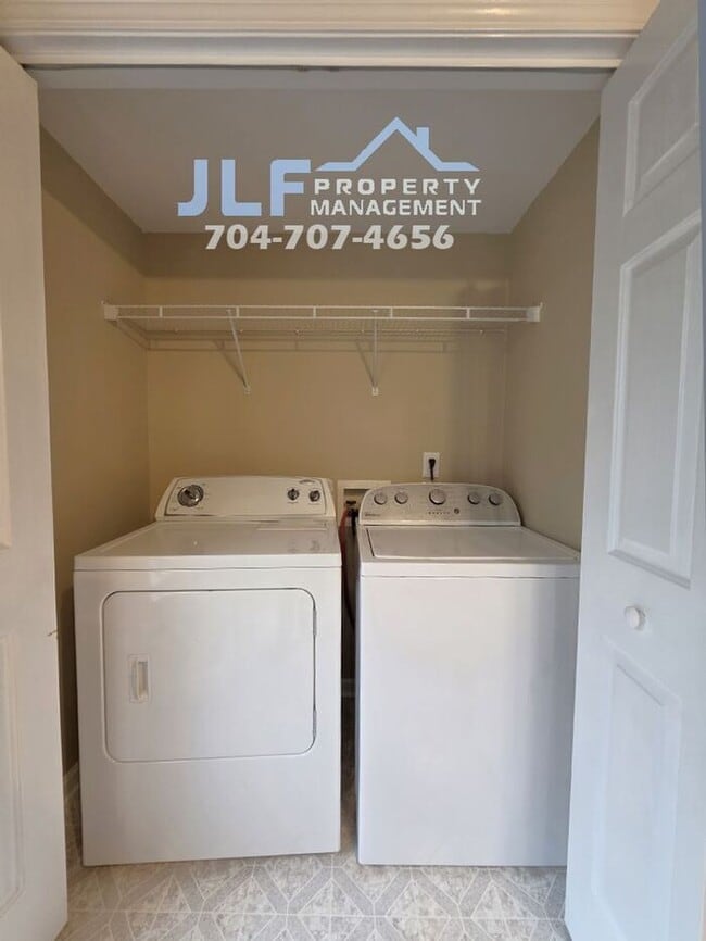 Photo - Beautiful 2 Bed/2 Bath Townhome in Charlot...