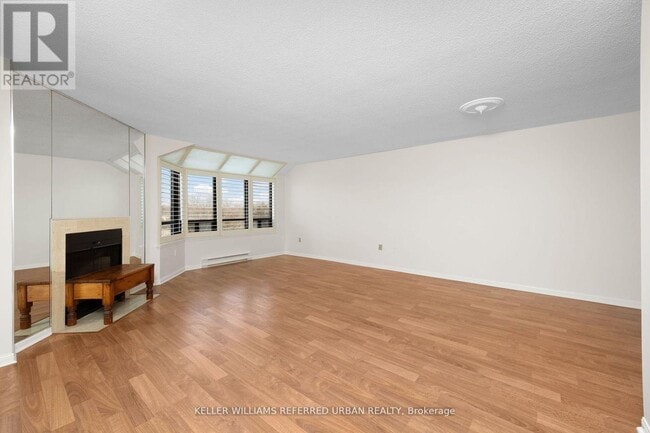 Photo - 255 The Donway W Unité 522