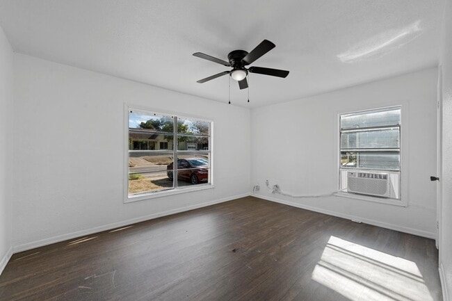 Photo - 2601 Herring Ave