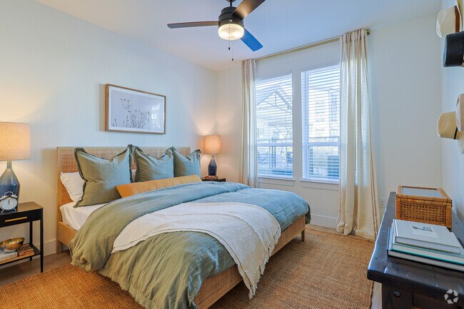 2BR, 2BA - 1,095SF - Master Bedroom
