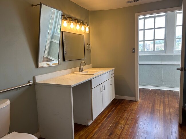 Photo - 125 Oak Street apartments