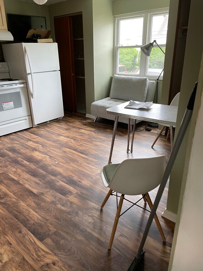 Photo - 530 Greenfield Ave Unidad Second Floor