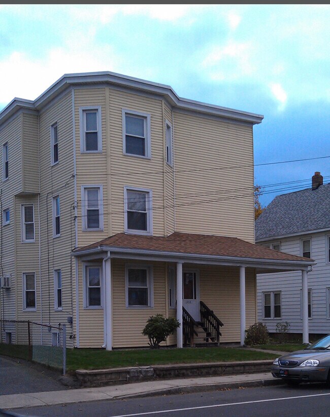 715 Grattan St