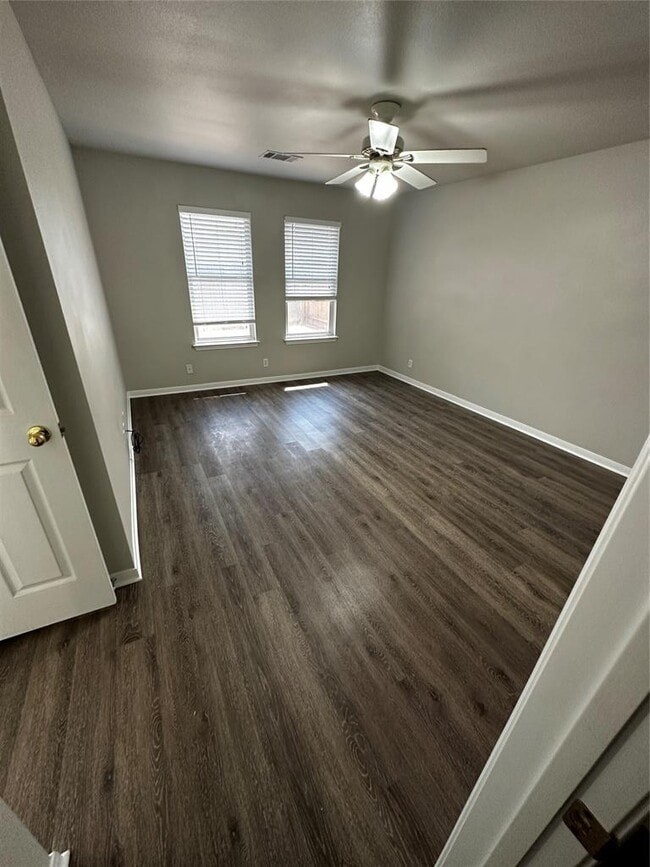 Photo - 1709 Shire St