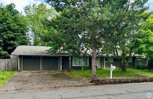 Building Photo - Classic Ranch style home w/ 3 beds 1.5 bat...