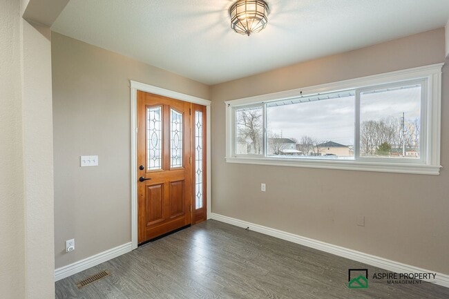 Photo - 5+ Acre Home With 7 Bedroom and Large Shop