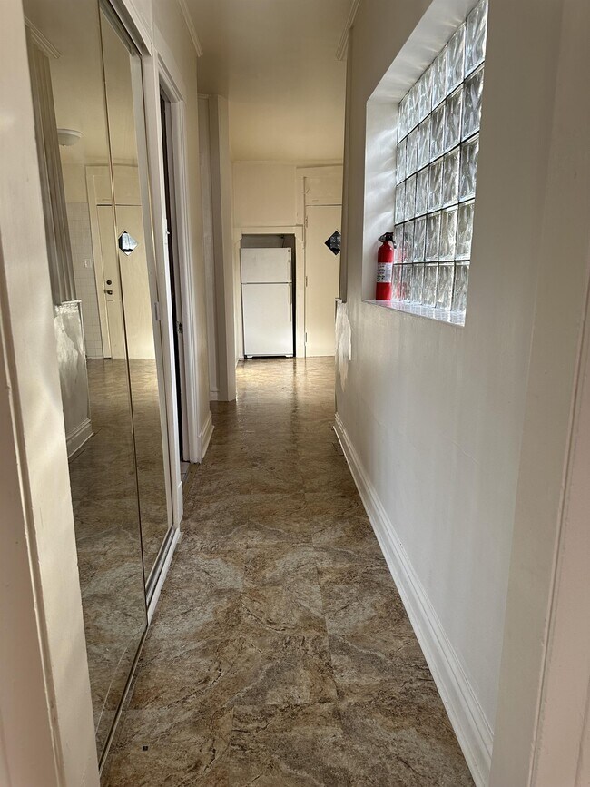 Photo - 5308 W North Ave Unidad 1