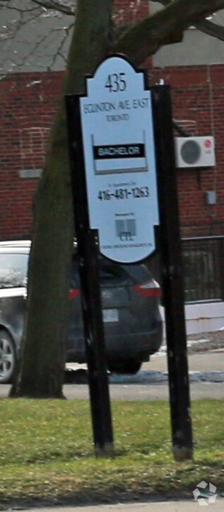 Photo - 435 Eglinton Ave E