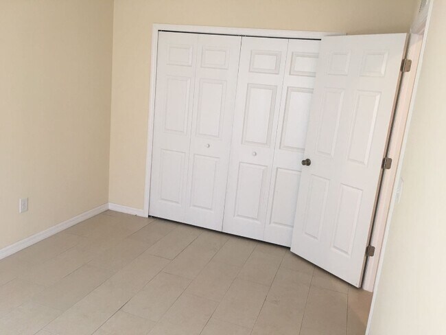 Photo - 621 SE 12th Ct