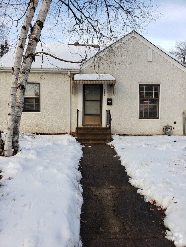 Building Photo - 1945 Hawthorne Ave E Rental