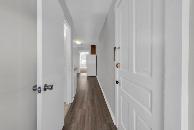Photo - NORWOOD - Immaculate 1 bed efficiency unit on top floor of 4 family Unidad RUN- # 4 FOREST 4173