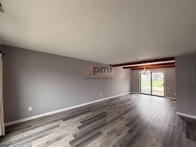 Photo - 354 E 60th Dr