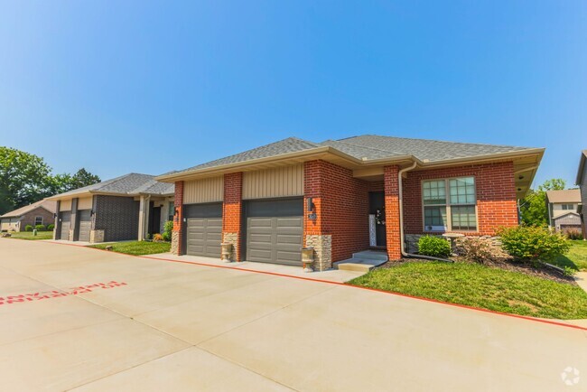 Building Photo - NEW LUXURY 2 BED 2 BATH 1 CAR GARAGE DUPLEX Rental