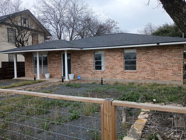 Room in Single Family Home on N PanAm Expy