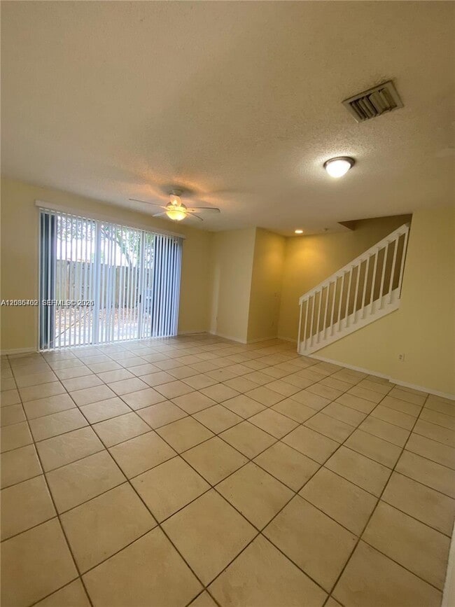 Building Photo - 959 NE 42nd Pl Unit 959