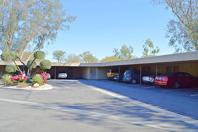 Photo - "Spacious 960 Sq Ft Studio Oasis in Vibrant Palm Springs!" Unidad 53