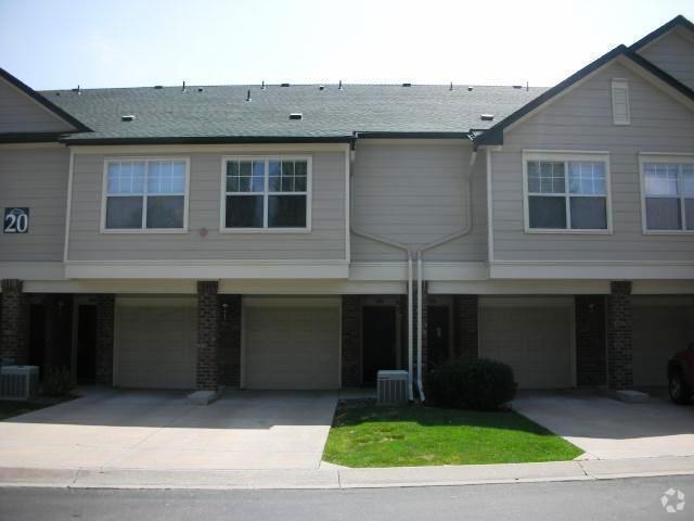 Building Photo - Superior townhome
