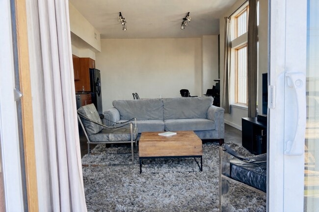 Photo - 2124 E 6th St Unit 311