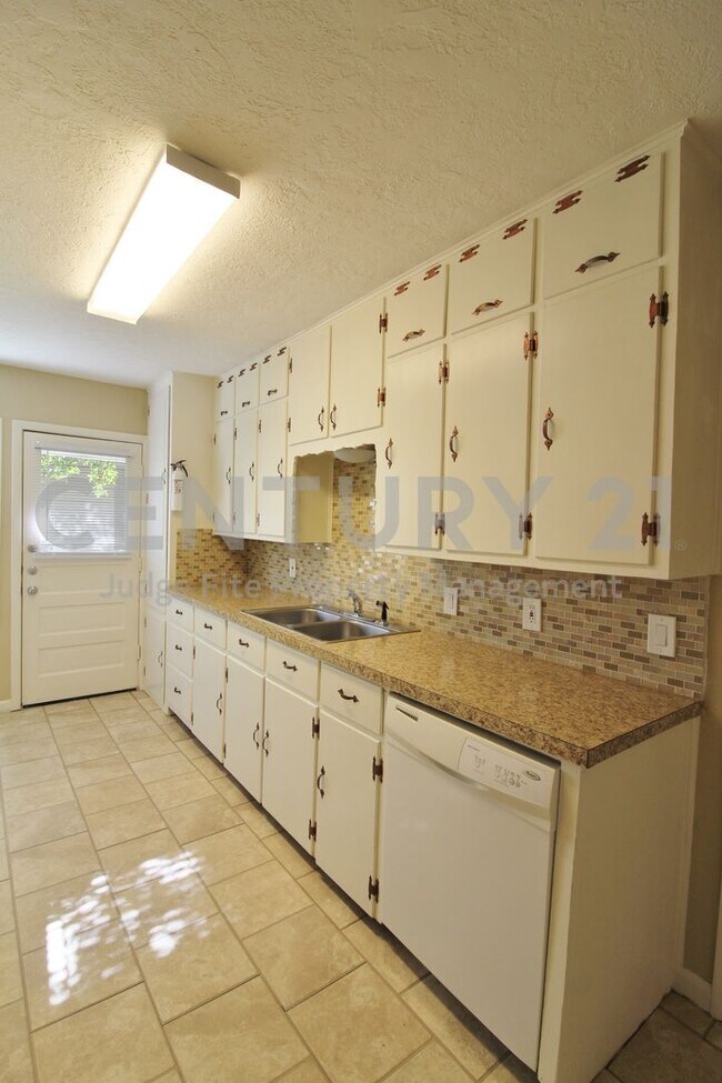 Photo - Charming 3/1/1 in Castleberry ISD For Rent!