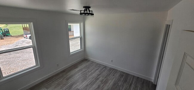 Building Photo - 1511 N Springfield St Rental