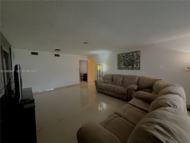 Photo - 325 W Laurel Dr Unit 2L
