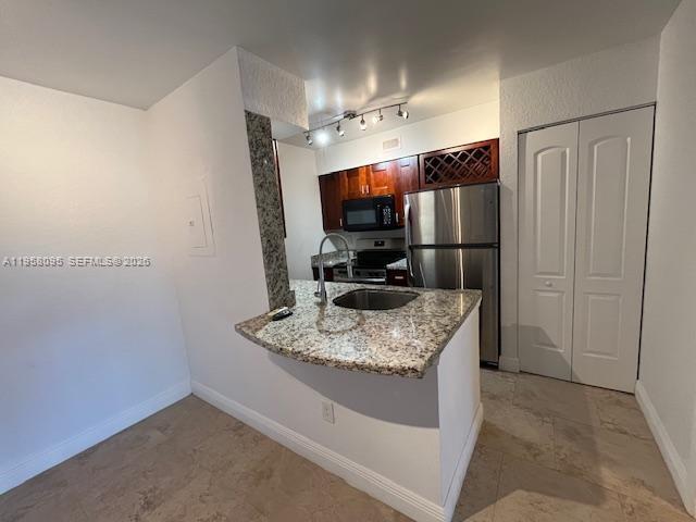 Building Photo - 2880 N Oakland Forest Dr Unit 206