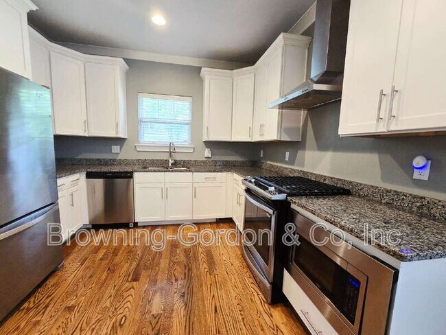 1036B 40th Ave N