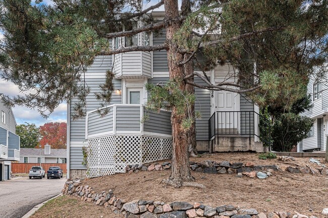 Photo - Spacious 1 Bed 1 Bath LOFT in the heart of Aurora Hills!