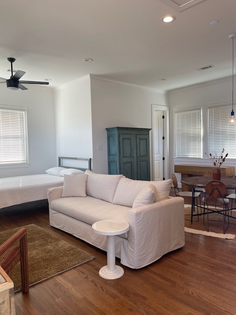 Photo - 209 E 23rd St