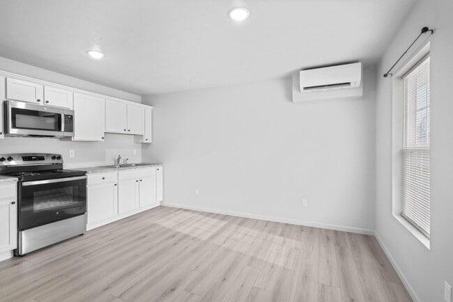 Photo - 634 N Main St Rd