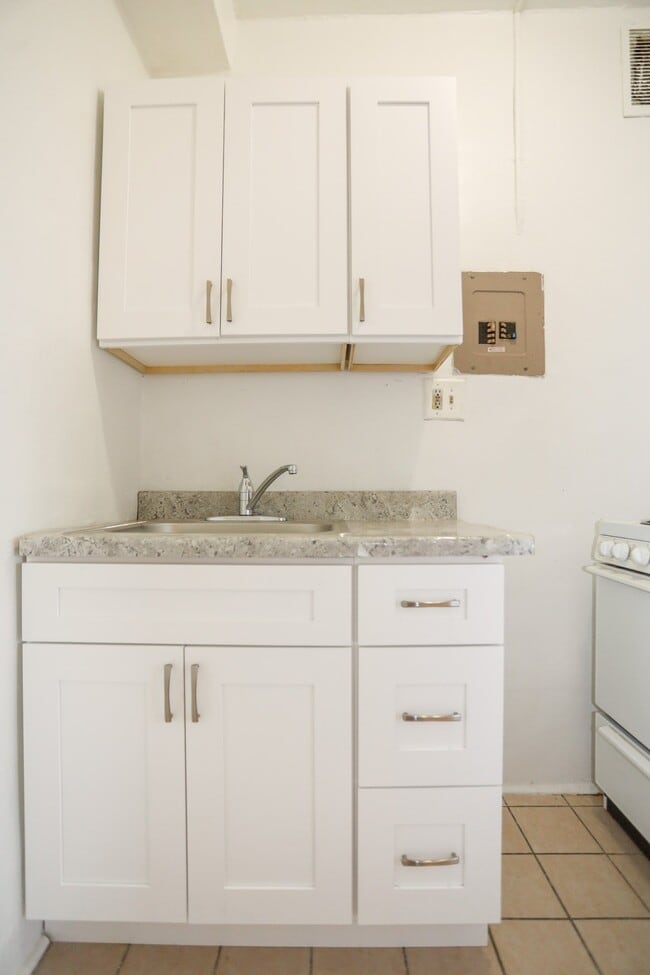 Photo - 7455 N Greenview Ave Unit 5