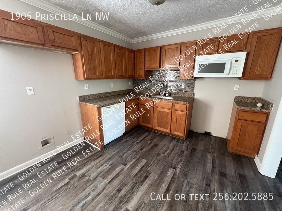 Photo - 1905 Priscilla Ln NW