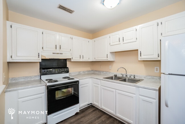 Photo - 32 Elmwood Pl