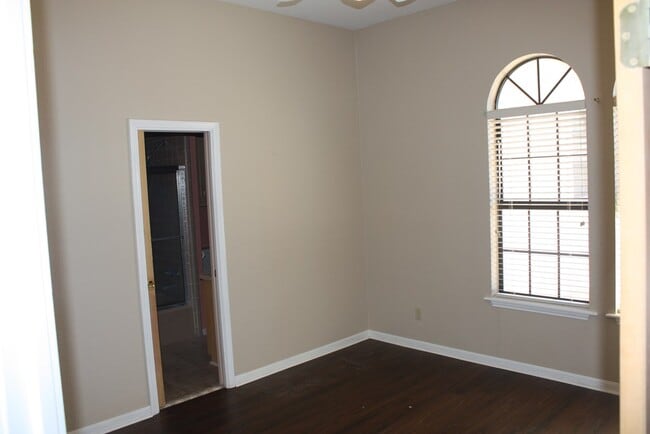 Photo - 1816 Woodstone Dr