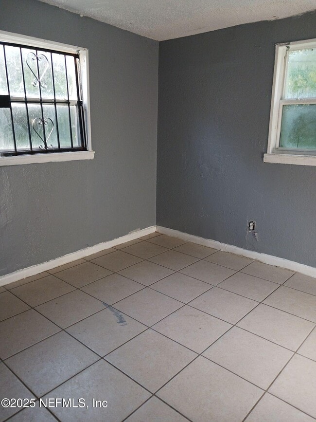 Photo - 3420 Japonica Rd N