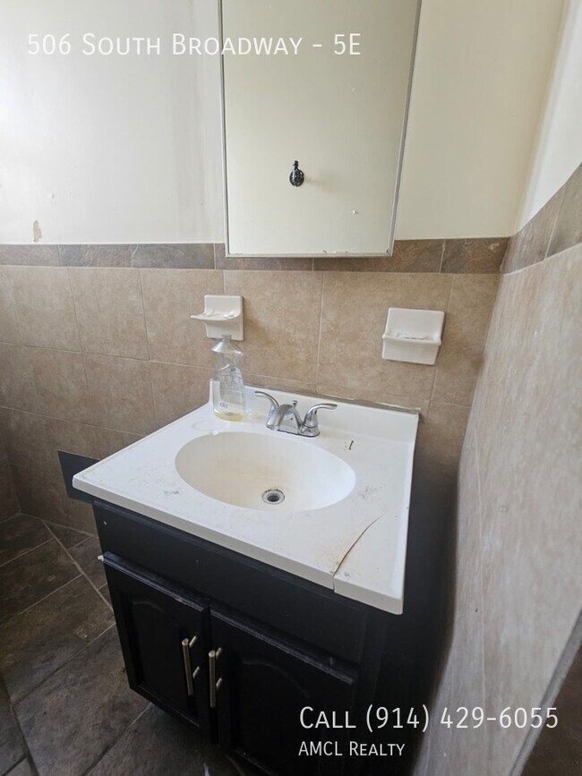 Building Photo - 506 S Broadway Unit 5E