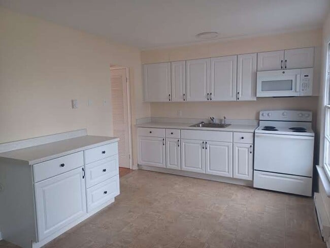 Photo - 204 E Whitlock Ave