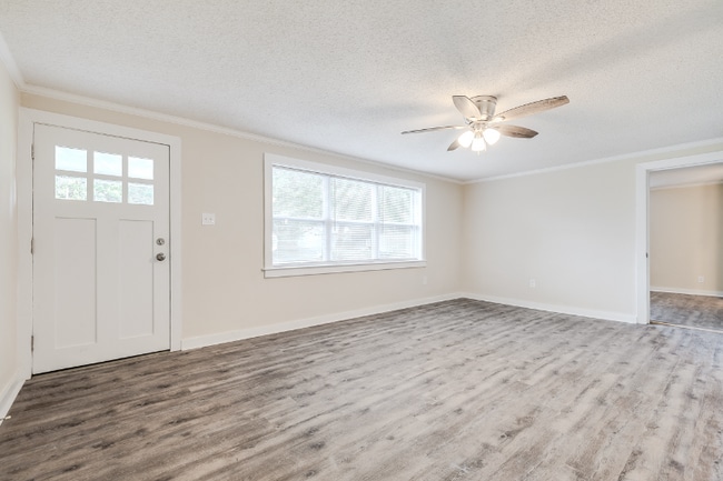 Photo - 105 Maple Cir